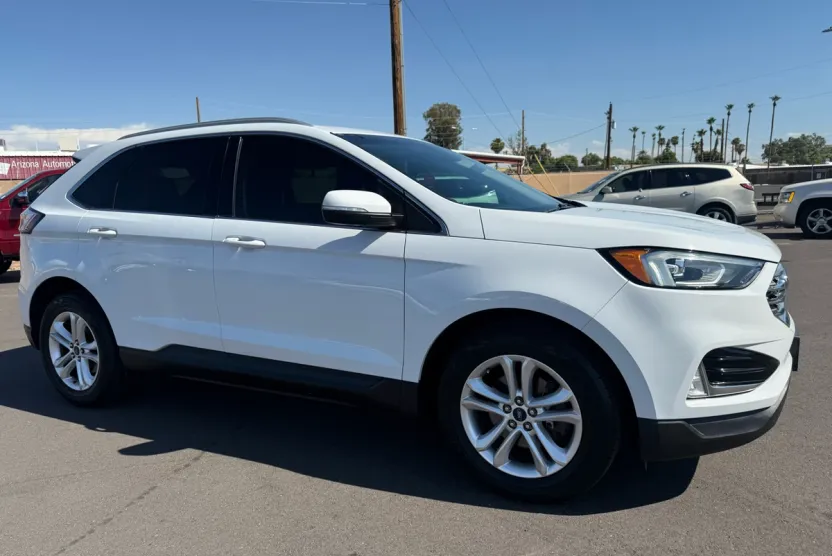 2019 Ford Edge SEL photo 1