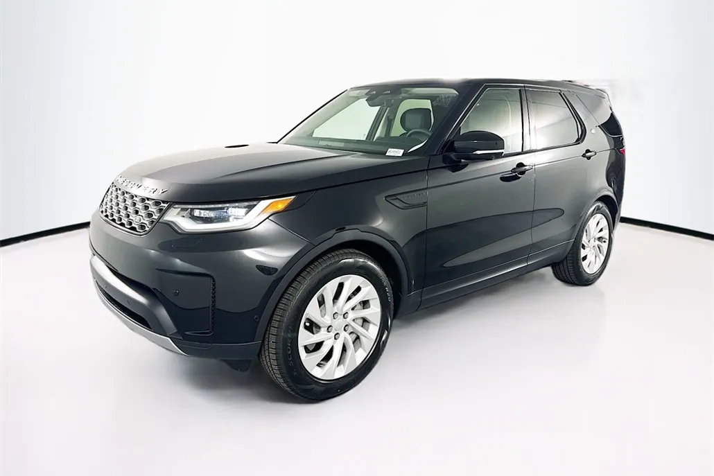 2024 Land Rover Discovery S photo 1