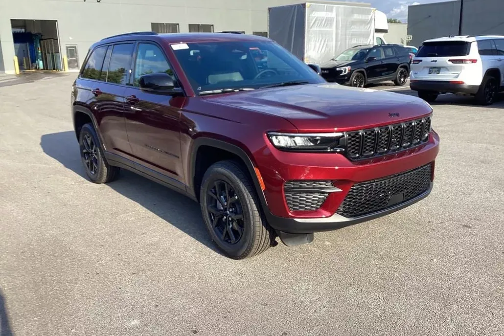 2025 Jeep Grand Cherokee Altitude photo 1