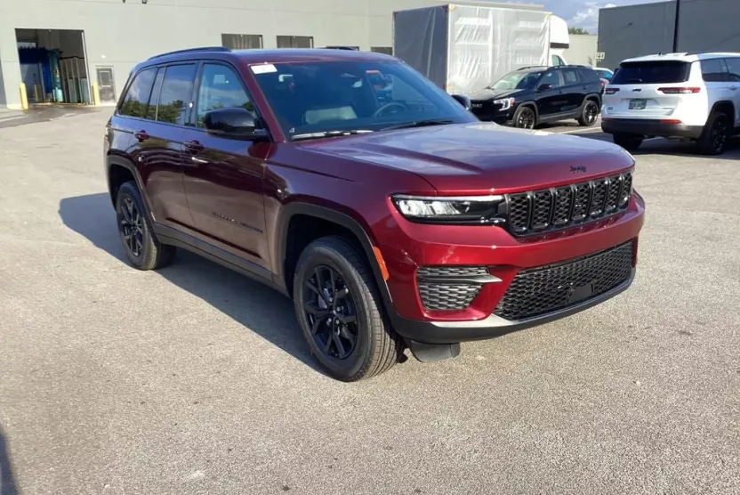 2025 Jeep Grand Cherokee Altitude photo 1
