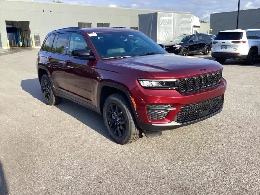 2025 Jeep Grand Cherokee Altitude photo 1