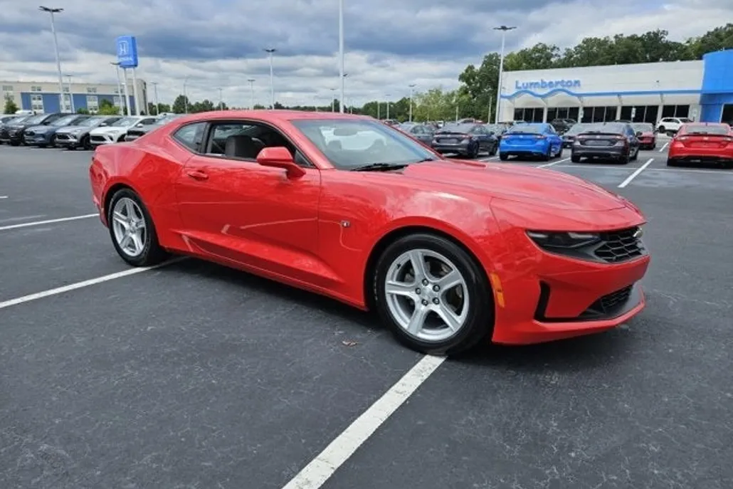 2023 Chevrolet Camaro 1LT photo 1