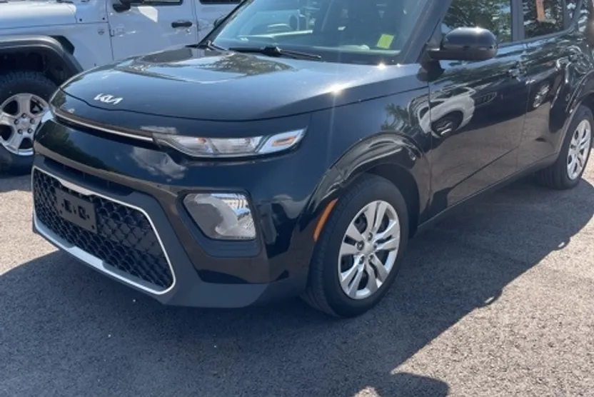 2022 Kia Soul LX photo 1