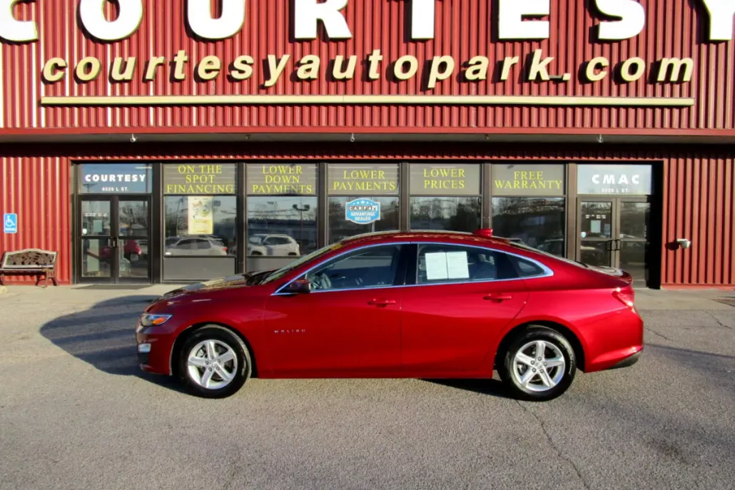 2024 Chevrolet Malibu 1LT photo 1