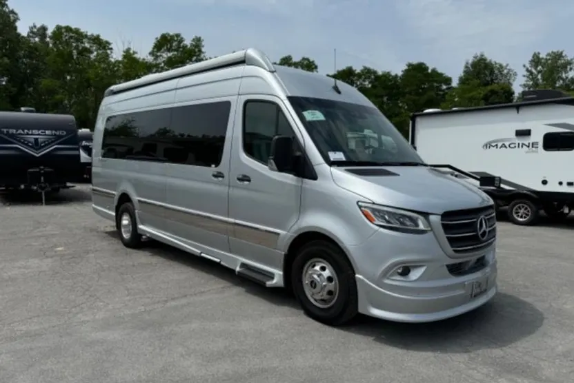 2024 Mercedes Benz Sprinter 3500 photo 1