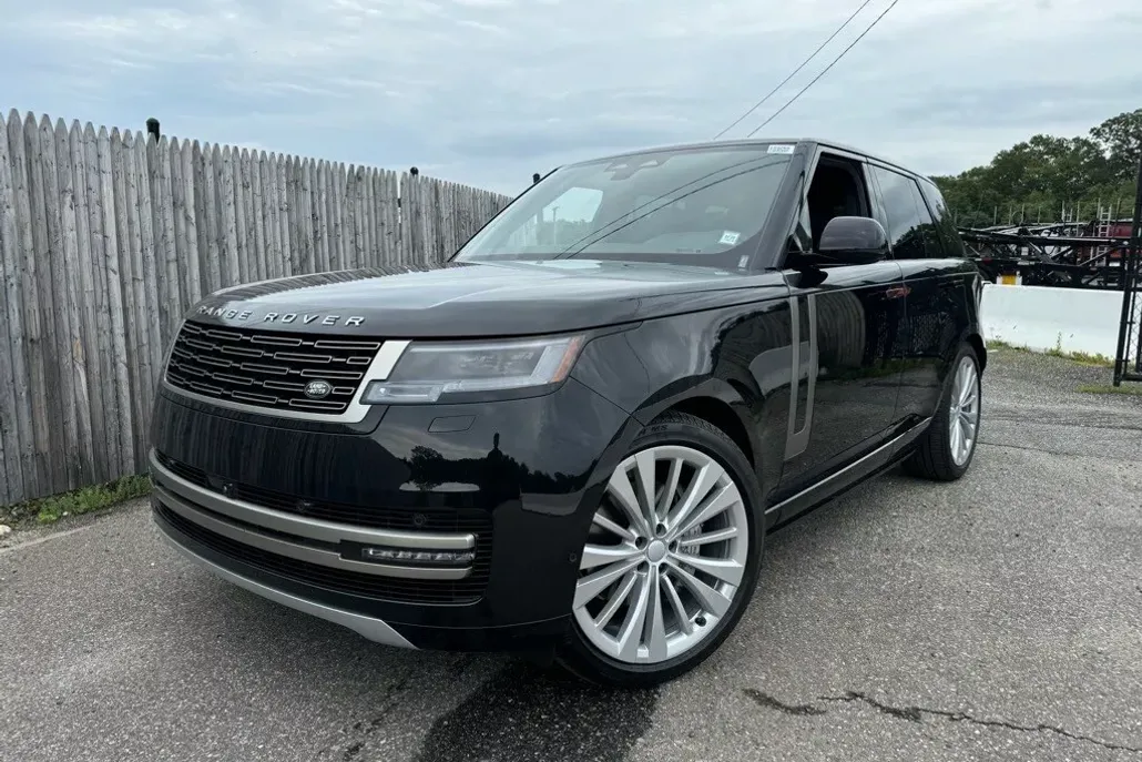 2025 Land Rover Range Rover SE photo 1
