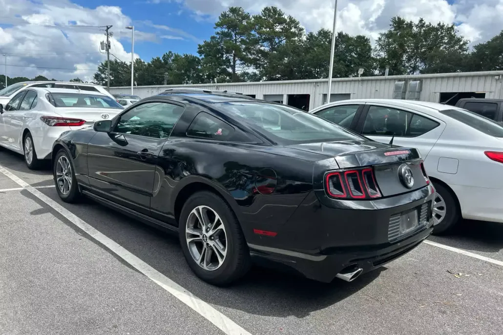 2014 Ford Mustang V6 Premium photo 1