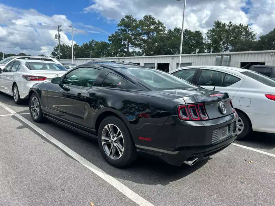 2014 Ford Mustang V6 Premium photo 1