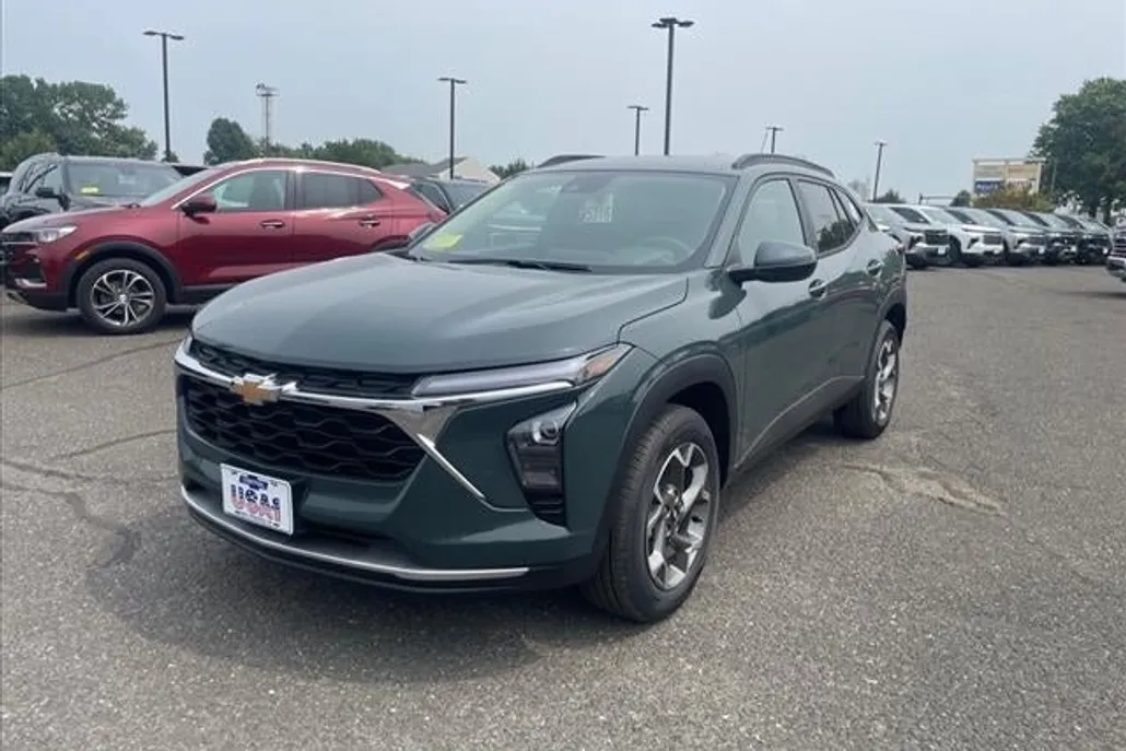 2025 Chevrolet Trax LT photo 1