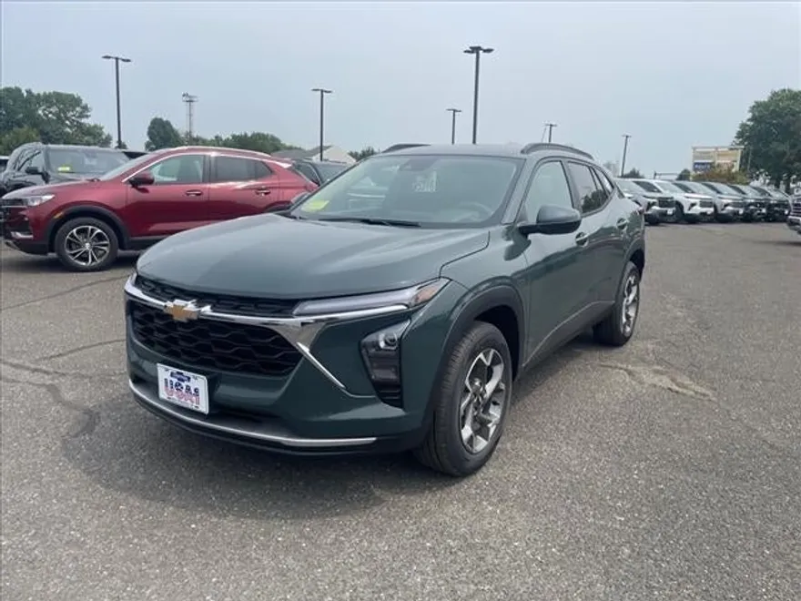 2025 Chevrolet Trax LT photo 1