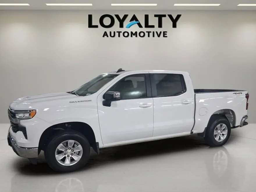 2025 Chevrolet Silverado 1500 LT photo 1