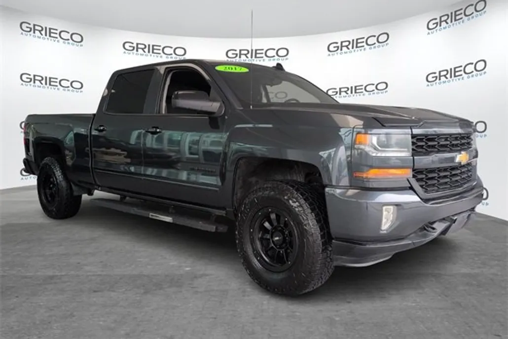 2017 Chevrolet Silverado 1500 LT photo 1