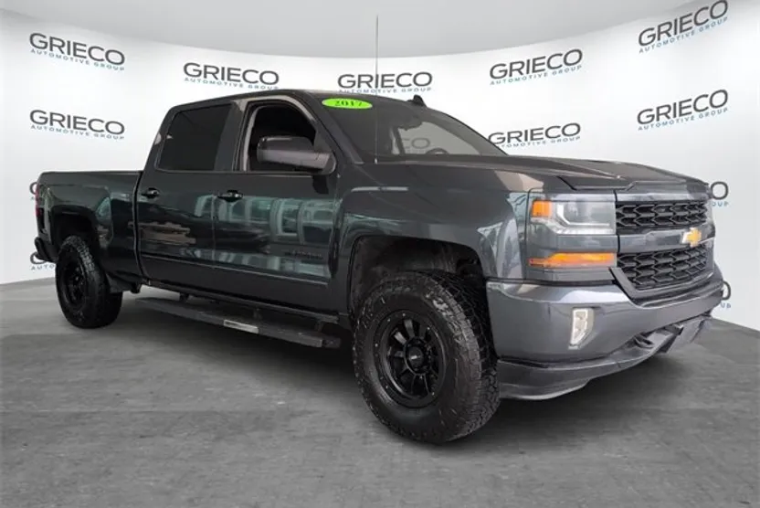 2017 Chevrolet Silverado 1500 LT photo 1