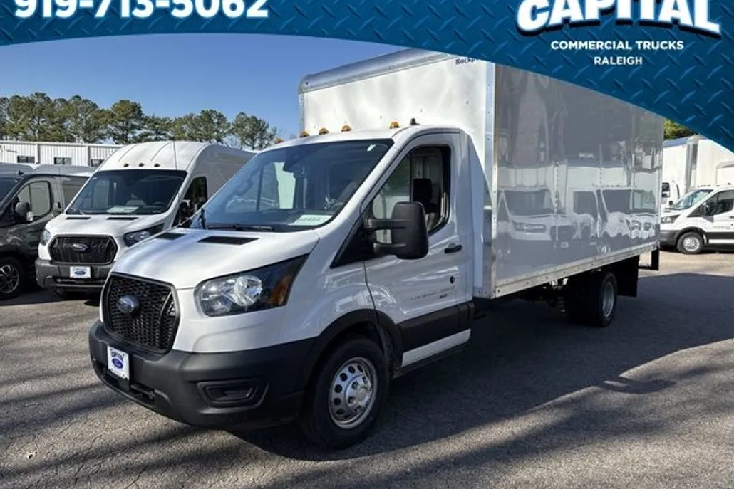 2024 Ford Transit Cutaway photo 1