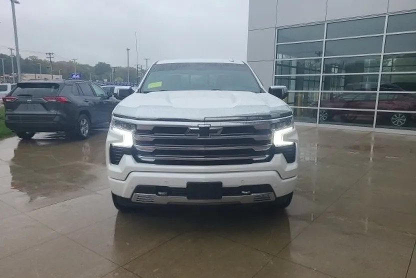 2023 Chevrolet Silverado 1500 High Country photo 1