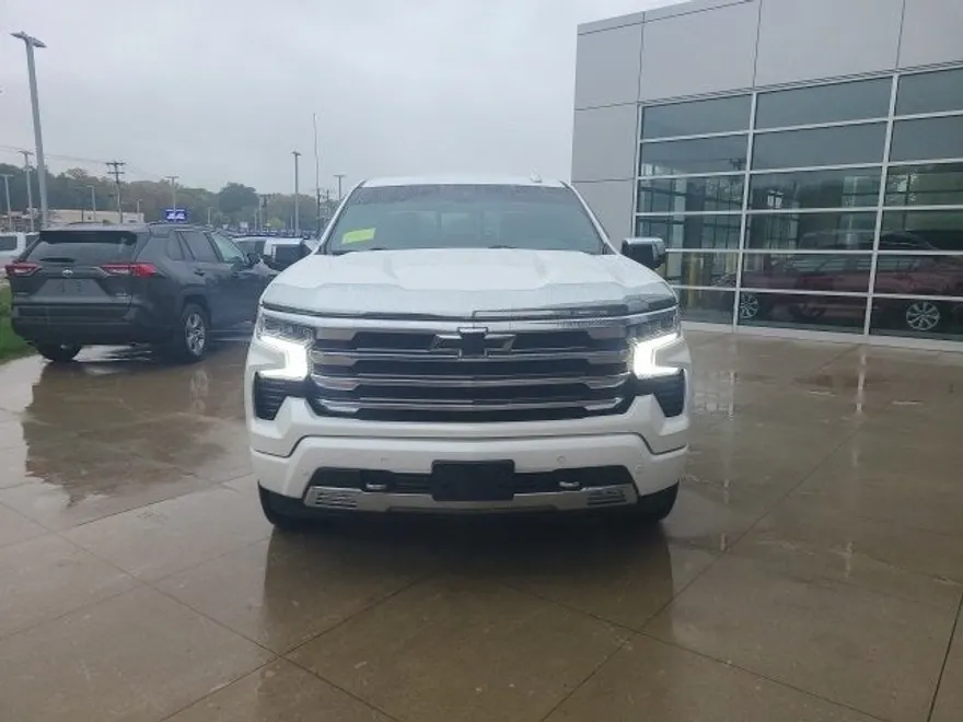 2023 Chevrolet Silverado 1500 High Country photo 1