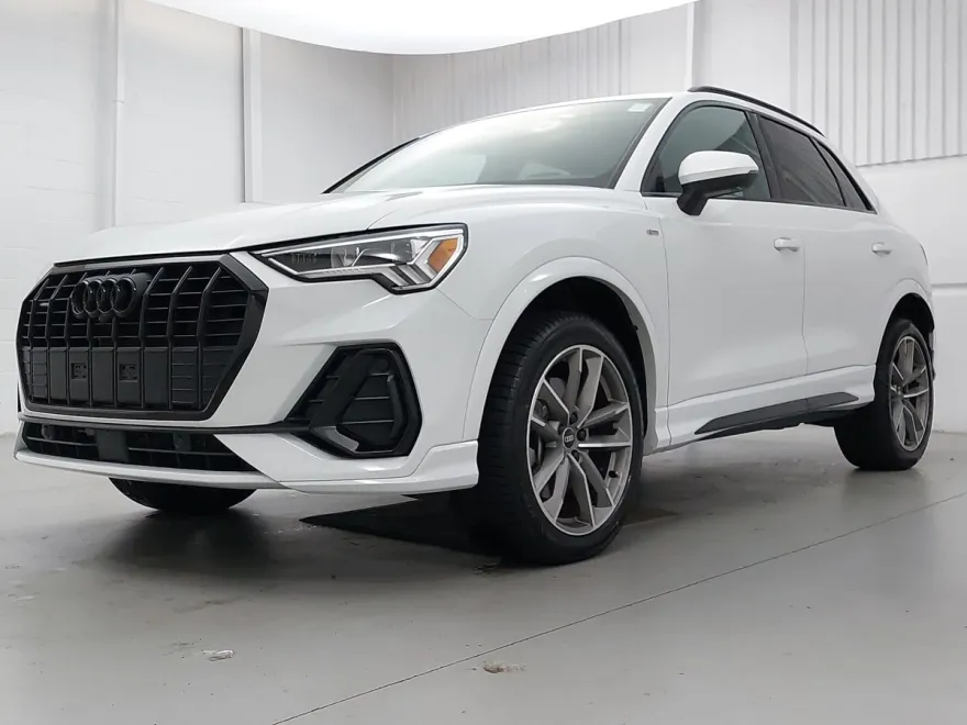 2022 Audi Q3 45 TFSI S line Premium photo 1