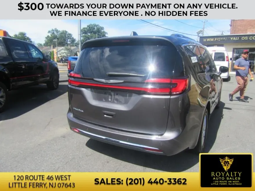2021 Chrysler Pacifica Touring L photo 4