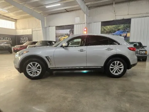 2017 Infiniti QX70 photo 4
