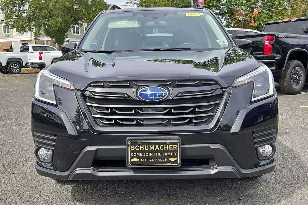 2023 Subaru Forester Premium photo 1