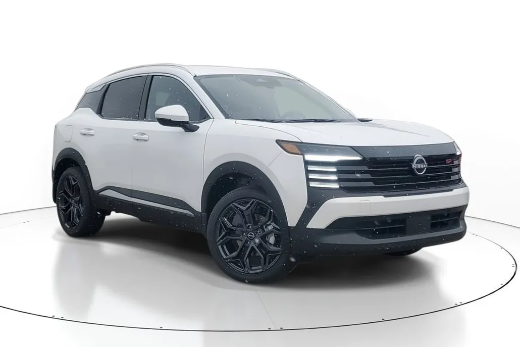 2025 Nissan Kicks SR photo 1