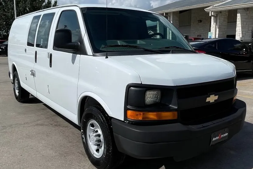 2014 Chevrolet Express 2500 Van photo 1