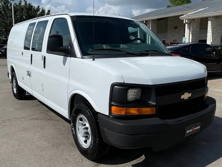 2014 Chevrolet Express 2500 Van photo 1