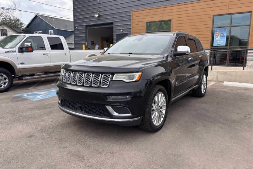 2017 Jeep Grand Cherokee Summit photo 1