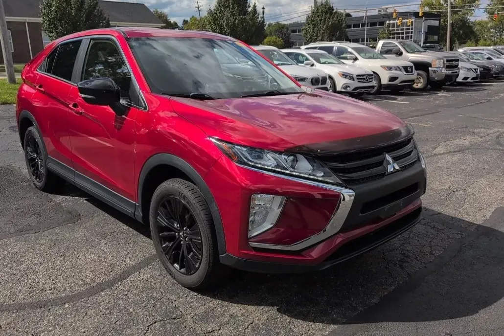2019 Mitsubishi Eclipse Cross LE photo 1