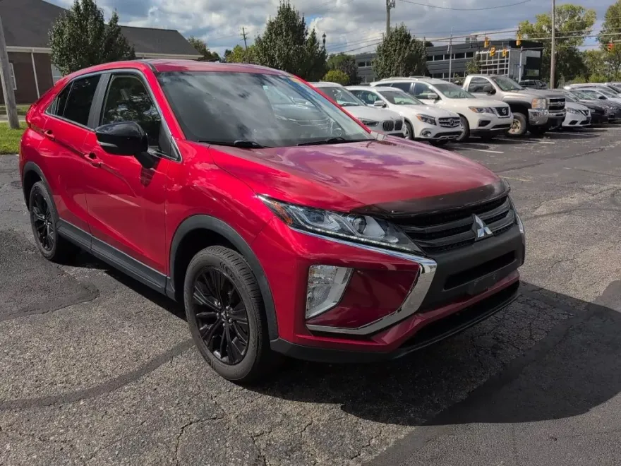 2019 Mitsubishi Eclipse Cross LE photo 1