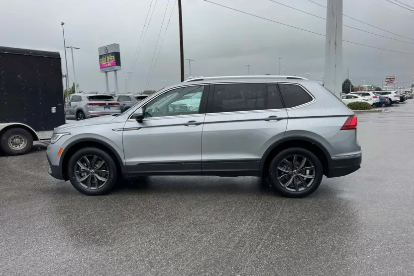 2024 Volkswagen Tiguan SE Wolfsburg Edition photo 1