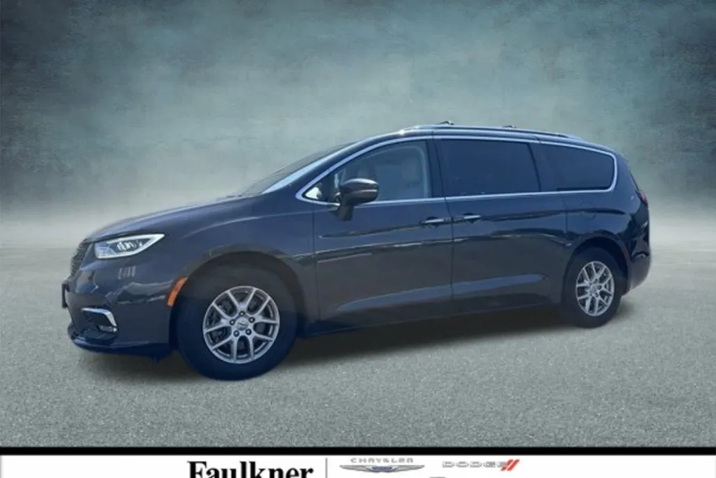 2021 Chrysler Pacifica Touring L photo 1