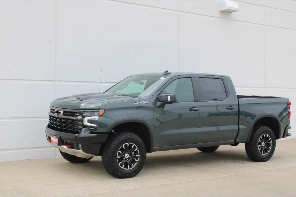 2025 Chevrolet Silverado 1500 ZR2 photo 1