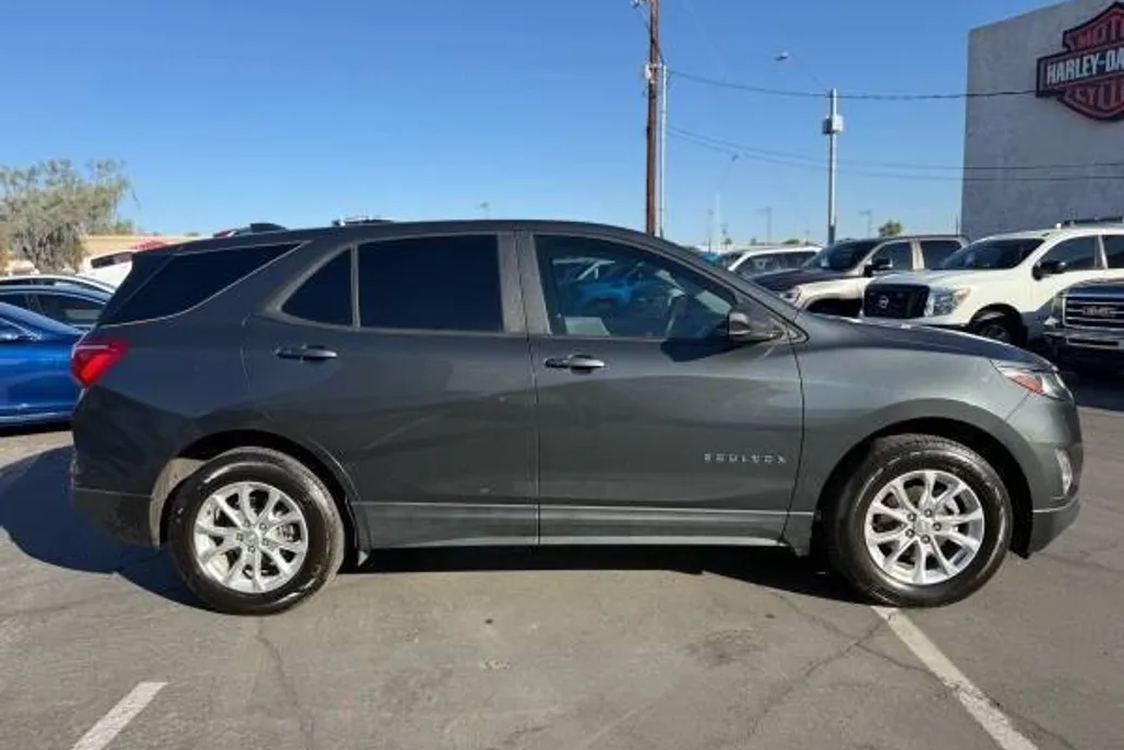 2020 Chevrolet Equinox LS photo 1