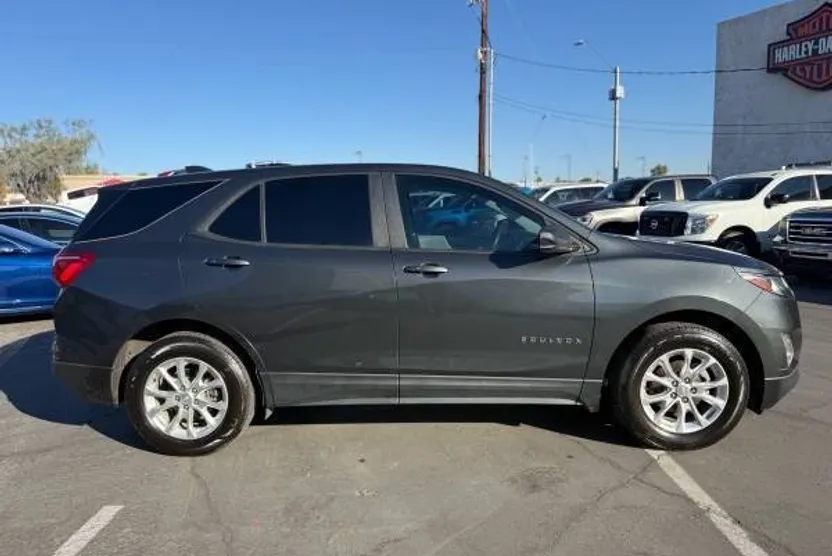 2020 Chevrolet Equinox LS photo 1