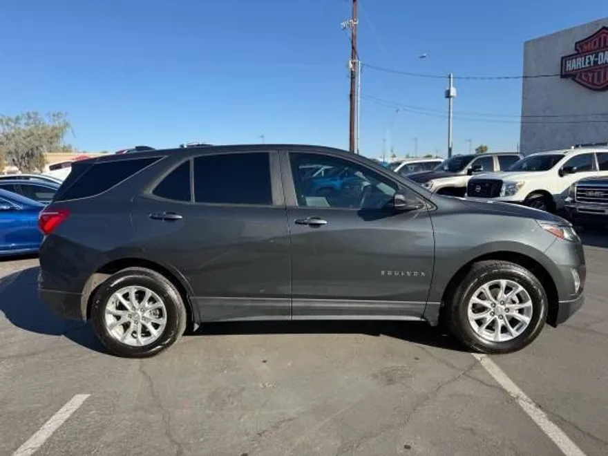 2020 Chevrolet Equinox LS photo 1
