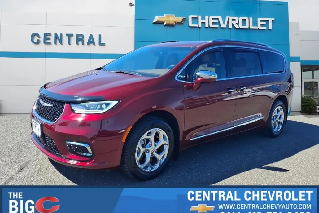 2021 Chrysler Pacifica Limited photo 1