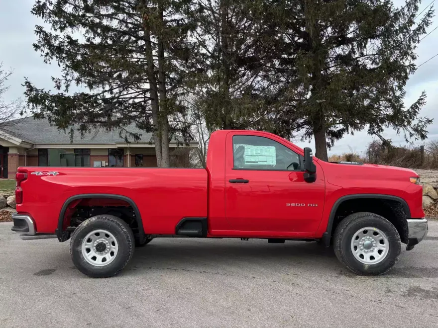 2025 Chevrolet Silverado 3500HD photo 1