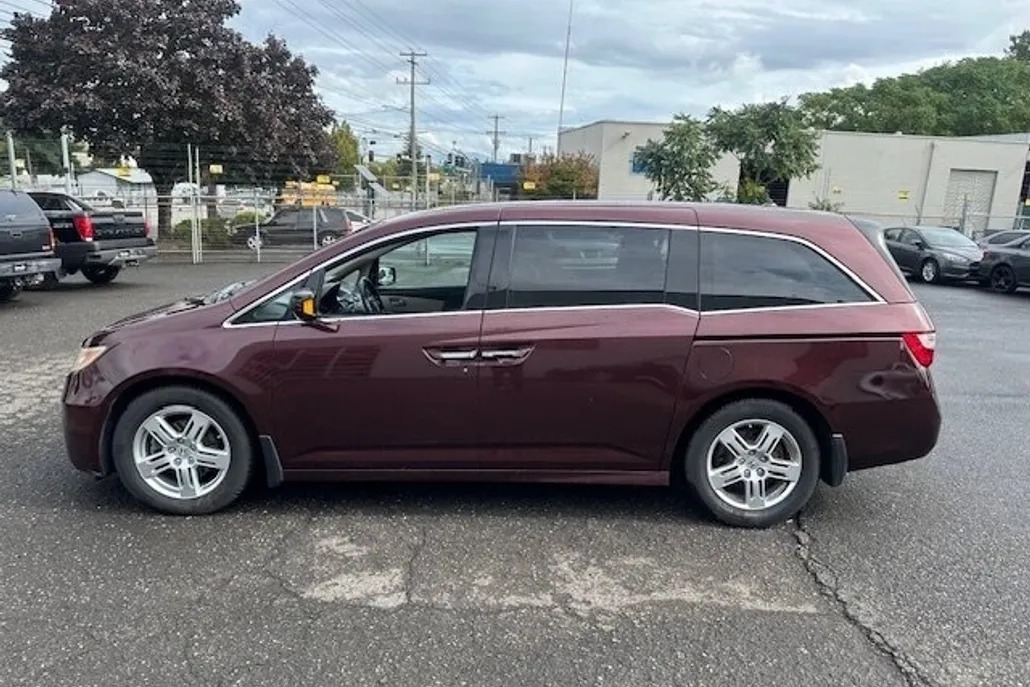 2012 Honda Odyssey Touring photo 1