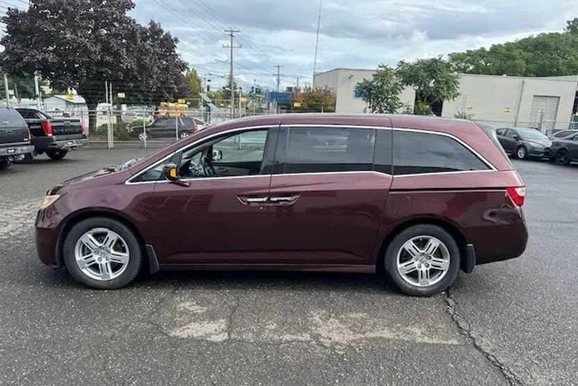 2012 Honda Odyssey Touring photo 1