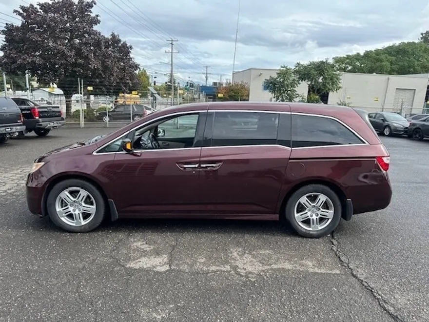 2012 Honda Odyssey Touring photo 1