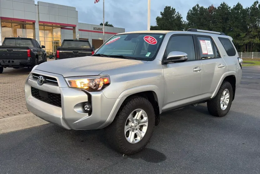 2023 Toyota 4Runner SR5 Premium photo 1