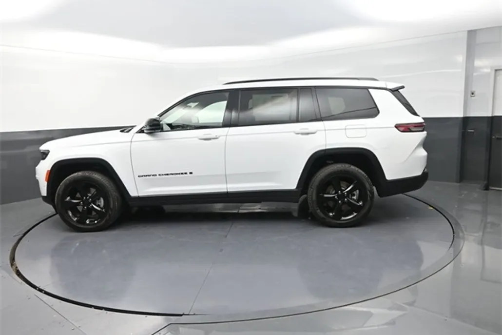 2025 Jeep Grand Cherokee Limited photo 1