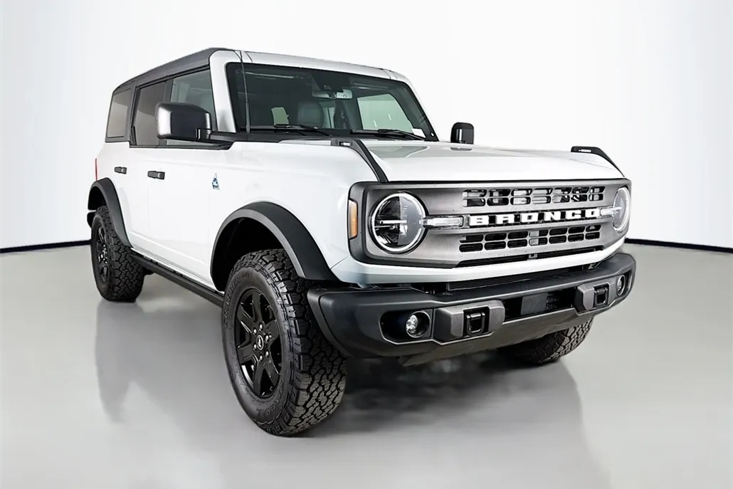2024 Ford Bronco Black Diamond photo 1