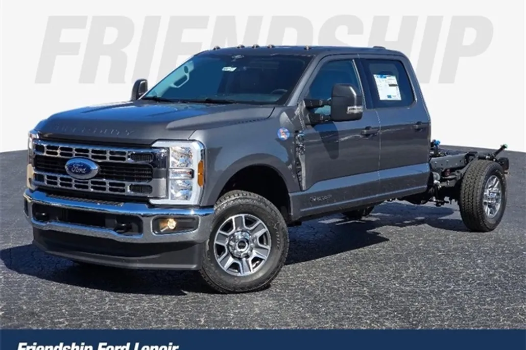 2025 Ford F-350 XLT photo 1