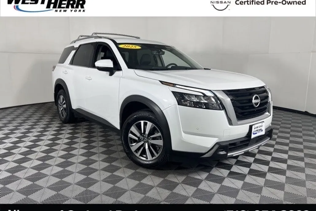 2025 Nissan Pathfinder SL photo 1