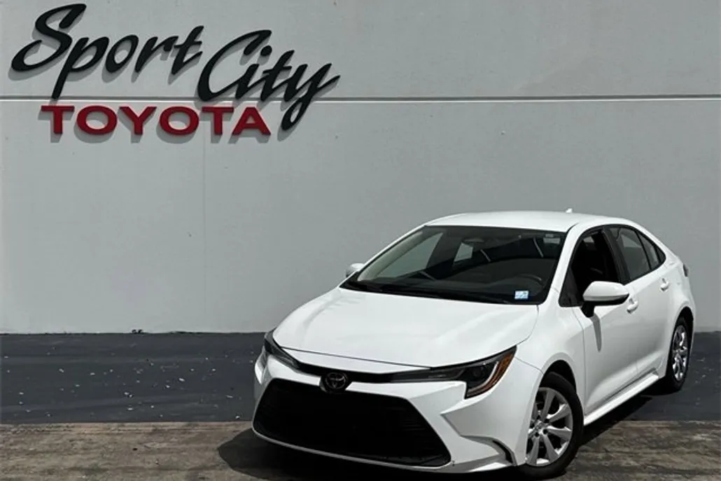 2024 Toyota Corolla LE photo 1