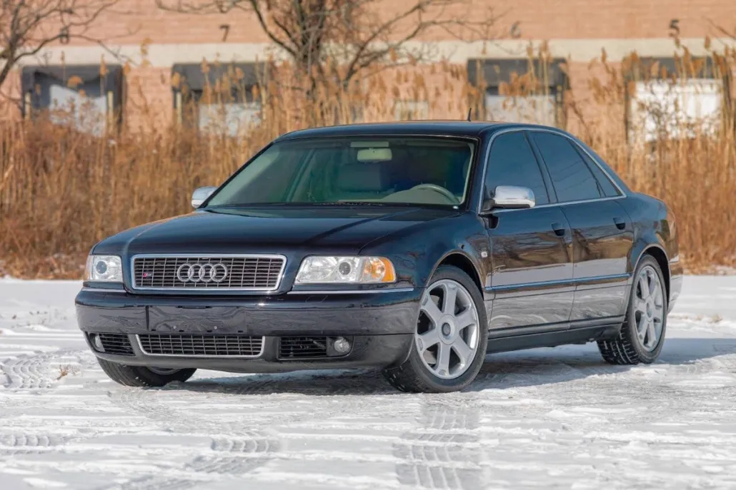 2002 Audi S8 photo 1