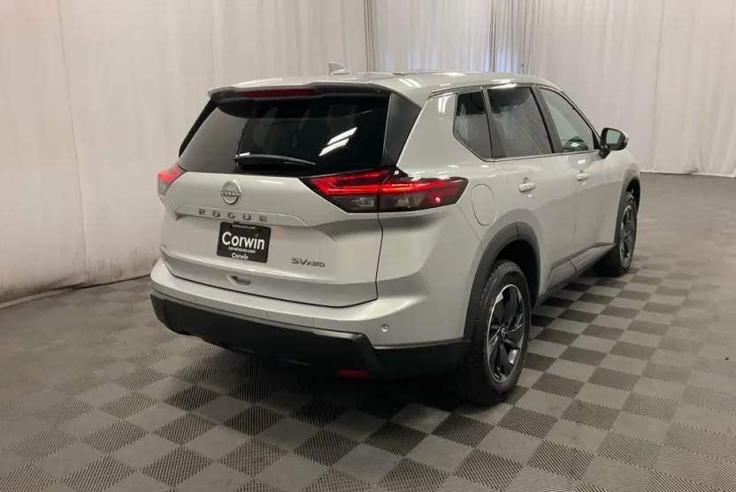 2024 Nissan Rogue SV photo 1