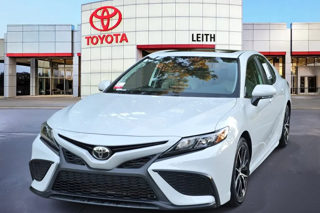 2024 Toyota Camry SE photo 1